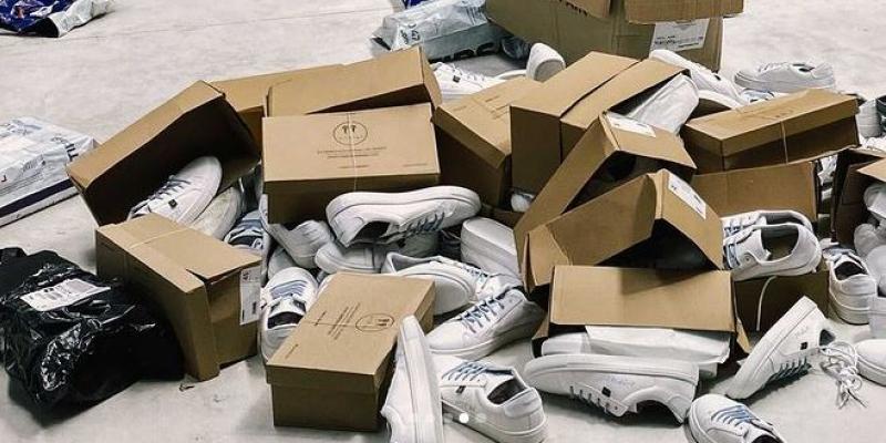 Cajas y zapatillas Timpers tras el robo de su almacén