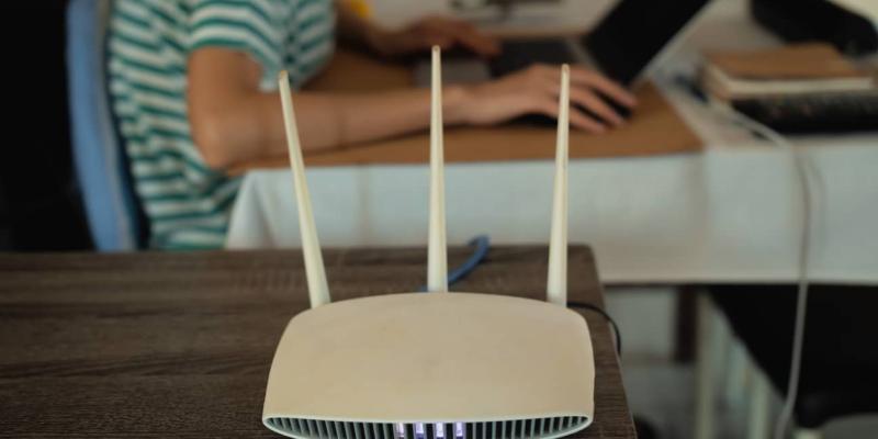 Imagen de un router/envatoelements Dónde colocar el router para mejorar la conexión