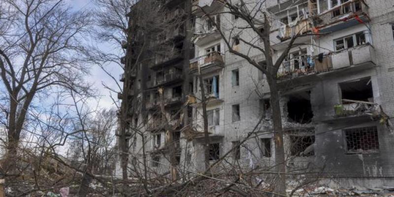 Edificio en Chernígov bombardeo por Rusia.