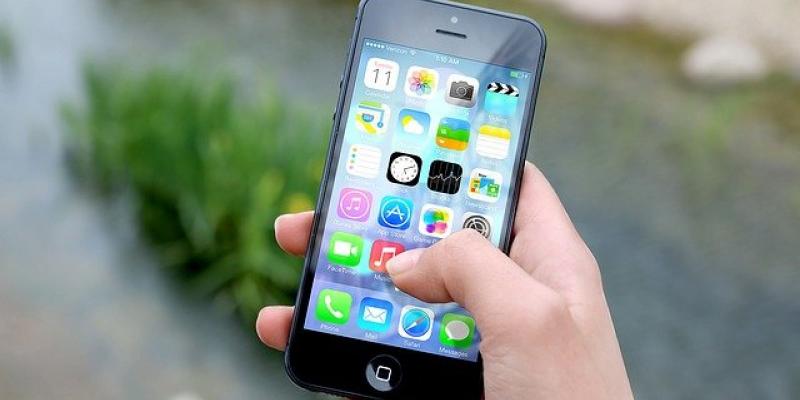 Cómo saber si espían tu teléfono móvil Teléfono móvil iPhone / Pixabay