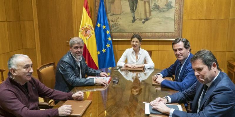 Reunión del Gobierno con los sindicatos y la patronal | Foto: Ministerio de Trabajo y Economía Social