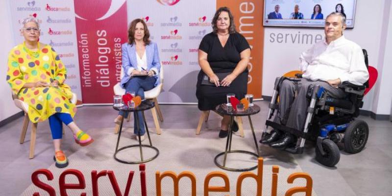 Foto de familia de los participantes en el diálogo 'Arte y Salud Mental' | Foto de Jorge Villa/Servimedia Foto de familia de los participantes en el diálogo 'Arte y Salud Mental'