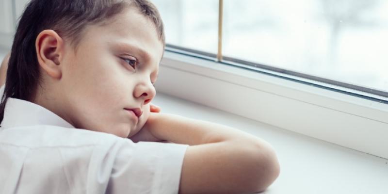 Niño con problemas de salud mental - Foto: Envato Elements Niño con problemas de salud mental