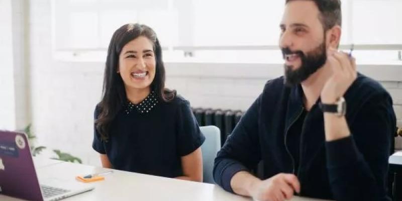 Salud mental en la empresa / Diario Responsable Dos trabajadores