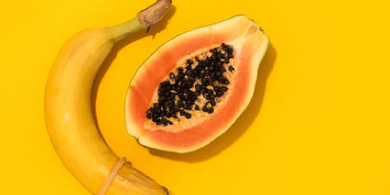 Imagen de un plátano con un preservativo/envatoelements Los españoles no se preocupan por la salud sexual