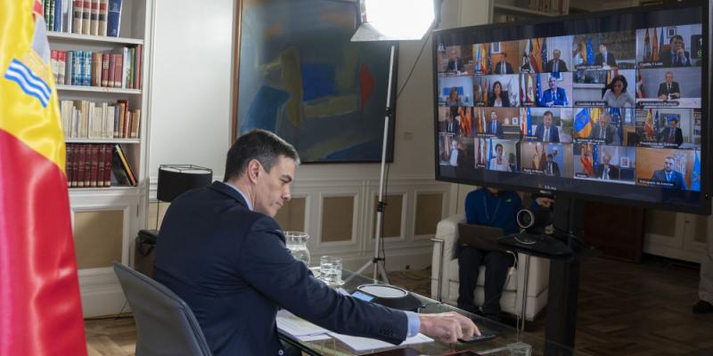 El presidente del Gobierno, Pedro Sánchez, en una videoconferencia con los presidentes autonómicos. Sánchez apela a la unidad de los partidos y explica qué es el MEDE.