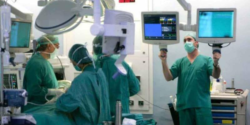 Imagen de una operación/RTVE Los españoles creen que la sanidad pública no funciona