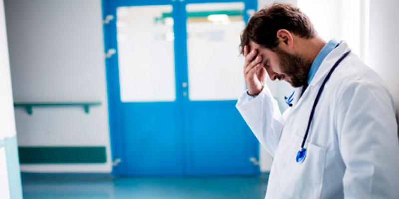 Tres de cada cuatro sanitarios tuvo síntomas de ansiedad y depresión / Google Sanitario con ansiedad