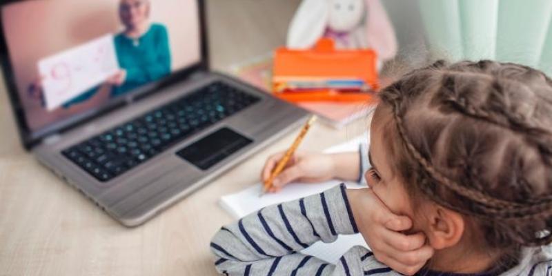 Santillana y la OEI se unen para realizar programas y proyectos en materia educativa. Santillana y la OEI colaboran para realizar programas y proyectos de educación.