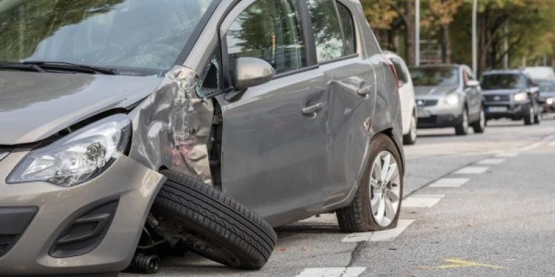 Coche siniestrado | Foto de 123RF/macronomy