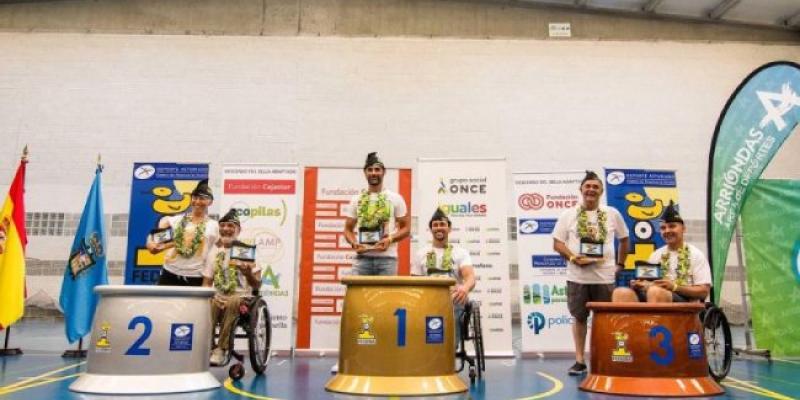 El pódium de los ganadores del Descenso del Sella Adaptado - Servimedia Campeones del Descenso del Sella Adaptado