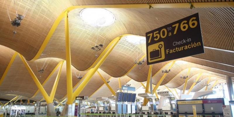 EP Aeropuerto de Barajas vacío por la cuarentena