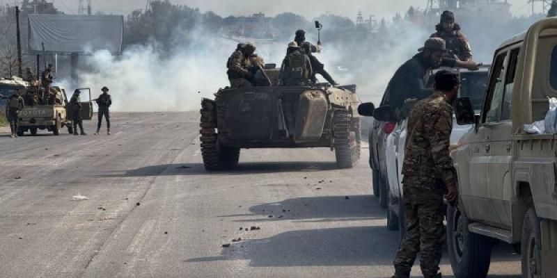 Las nuevas autoridades de Siria extendieron este viernes los toques de queda en las provincias costeras de Latakia y Tartús hasta la mañana del sábado. / Yahya Nemah (EFE) Las nuevas autoridades de Siria extendieron este viernes los toques de queda en las provincias costeras de Latakia y Tartús hasta la mañana del sábado.