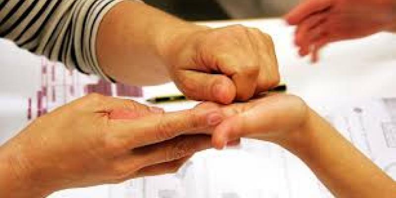 Personas sordociegas Palma de la mano recibiendo una comunicación con el lenguaje dactirológico /Asodispro Guatemala