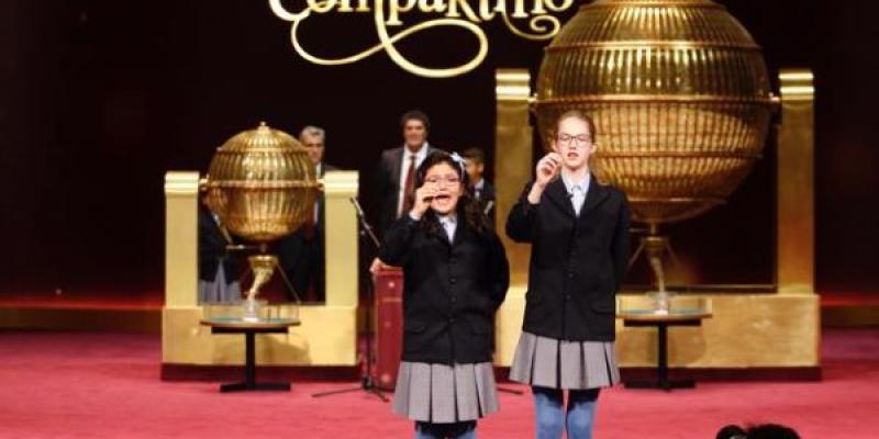 sorteo / ABC.es Sorteo de Navidad con los niños de san Ildefonso, con el lema: "Compartir"