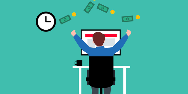 Salario / Pixabay Dibujo de un señor teletrabajando mientras gana dinero