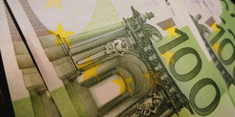 Todo sobre el sueldo neto Billetes de 100 euros / Pixabay
