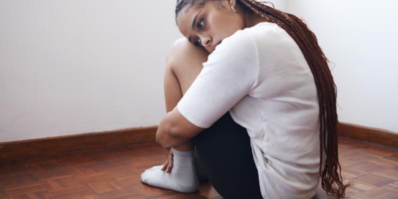 Imagen de una chica/envatoelements Aldeas Infantiles pretende frenar el suicidio infantil
