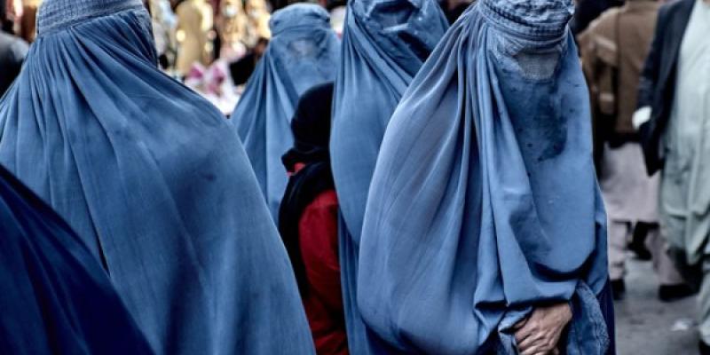 El régimen de los talibanes en Afganistán mata a las mujeres Afganistán registra un alto índice de suicidios femeninos