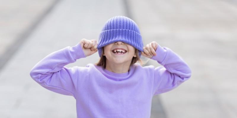 Altas capacidades / Envato Niño con gorro y altas capacidades