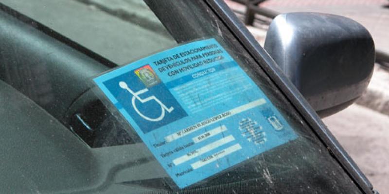 Tarjeta de estacionamiento para personas con discapacidad / COCEMFE Tarjeta de estacionamiento para personas con discapacidad