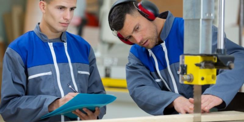 La formación profesional tiene mayor tasa de empleo| Foto de 123RF/auremar Taller de formación