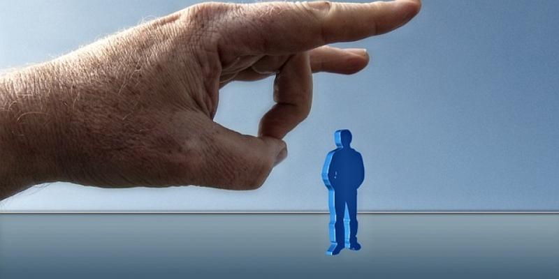 Personas TEA / Pixabay Mano de una persona junto al cuerpo de alguien