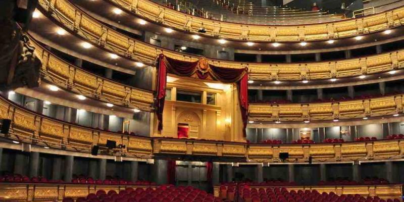 El Teatro Real reconoce la labor de sanitarios y policías en la pandemia ofreciéndoles funciones gratuitas