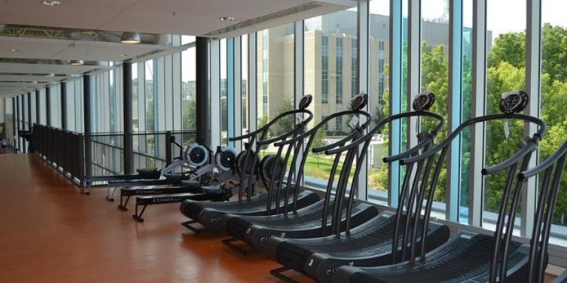 Cintas de correr en un gimnasio