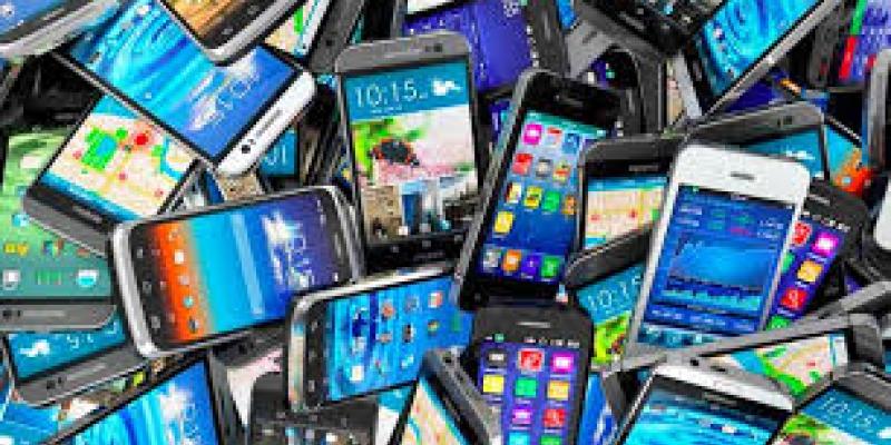 Estos son los teléfonos más vendidos en España Un montón de teléfonos de diferentes marcas