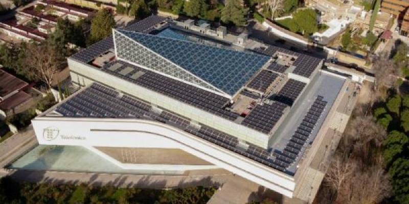 Placas solares y telefónica Telefónica