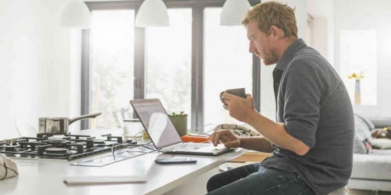 La crisis sanitaria nos ha hecho reinventarnos para teletrabajar desde casa. Cinco consejos para liderar con éxito en la 'era del teletrabajo'.