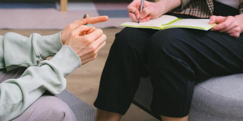 Acudir a terapia psicológica