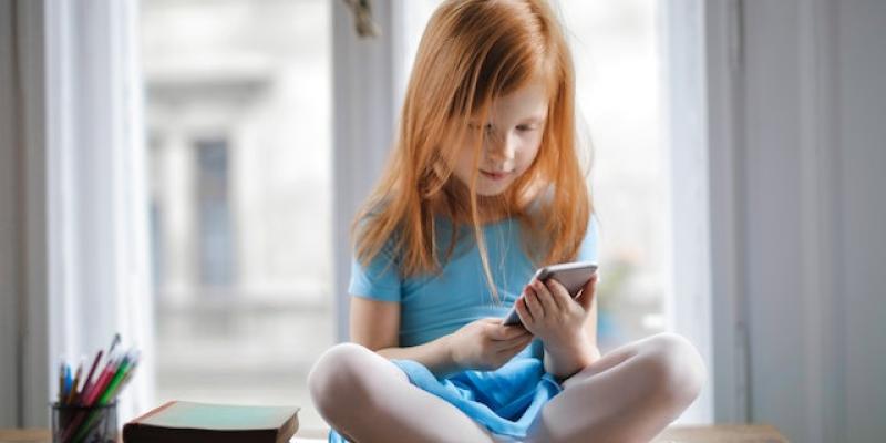No hay edad para el síndrome 'text neck' - Pexels El síndrome 'text neck'