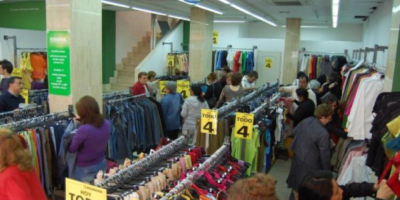 La moda de segunda mano crea sociedades sostenibles Tienda Humana de ropa de segunda mano.