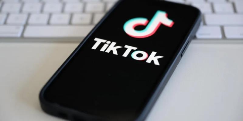 TikTok - Foto: EP (ARCHIVO) Móvil con TikTok