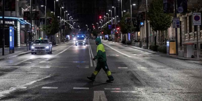 ¿Puedo ir por la calle en pleno toque de queda? Foto: EFE