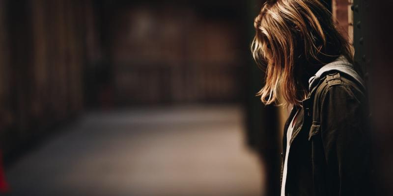 Imagen de una chica triste/Isfap Síndrome Límite Máximo en las mujeres