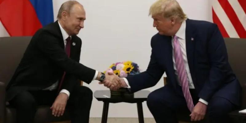 Guerra en Ucrania - Foto: Getty Images Trump y Putin dándose la mano