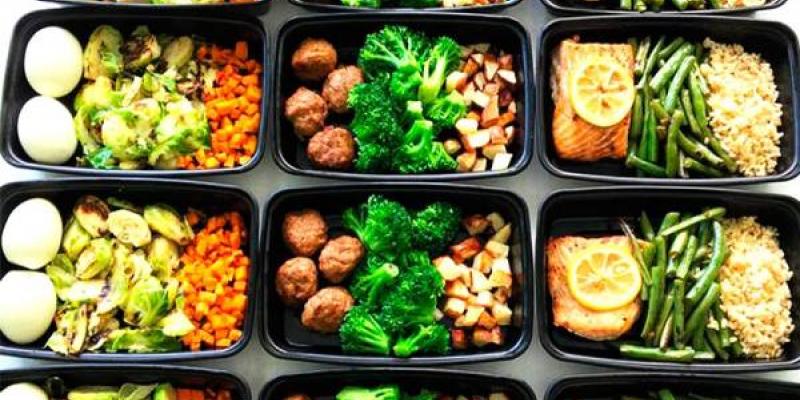 Tupper con comida saludable para la vuelta al trabajo Los tuppers de comida saludable son una alternativa sostenible y sana