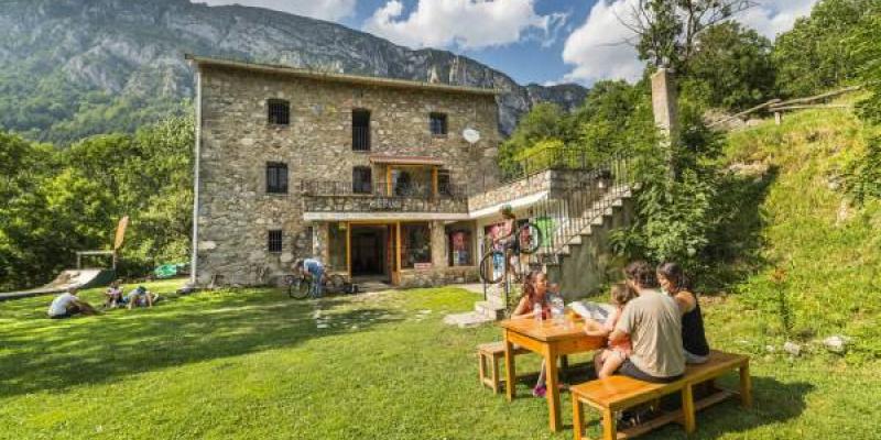 Alojamiento rural rodeado de naturaleza / Fuente: El ágora del agua / Imagen de: Turisme del Berguedà