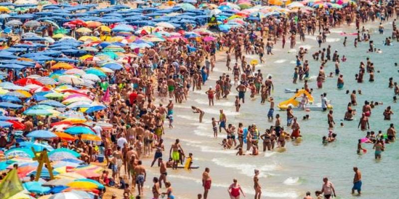 España firma nuevo récord de turistas en 2019. España firma nuevo récord de turistas en 2019.