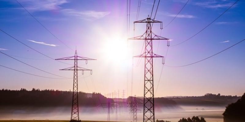 Unidas Podemos quiere bajar costes extraordinarios de la luz/ Pixabay Reducción de los beneficios extraordinarios de las compañías eléctricas