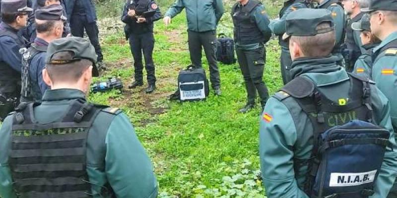 Universitarios y formación militar/ Guardia Civil Algunos universitarios en formación sobre investigación de incendios forestales