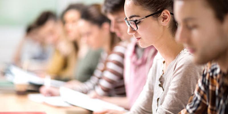 La Fundación ONCE convoca ayudas para que jóvenes con discapacidad estudien idiomas en el extranjero. La Fundación ONCE convoca ayudas para que jóvenes con discapacidad estudien idiomas en el extranjero.