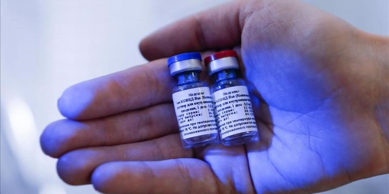España, abierta a la vacuna rusa contra la covid, que presenta un 92 % de eficacia