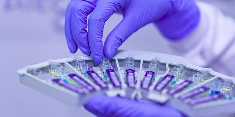 Desarrollar una vacuna requiere de investigación, sin financiación no hay cura Desarrollo de vacuna en laboratorio