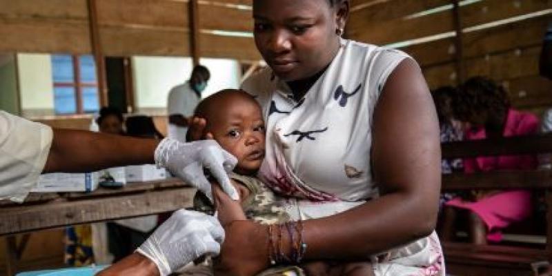 Vacunación infantil Vacunación infantil en África