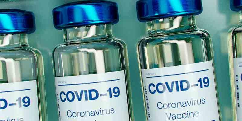 Vacunar contra la Covid-19. Imagen de @schluditsch en Unsplash