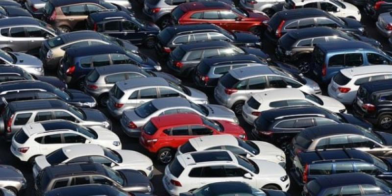 Vehículos en venta / Pixabay Coches